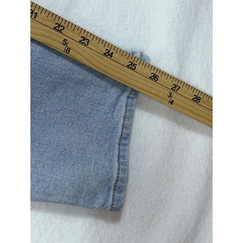 Levi's Women High Waisted Mom Jeans Light Wash‎ Distressed Size 28x25.5